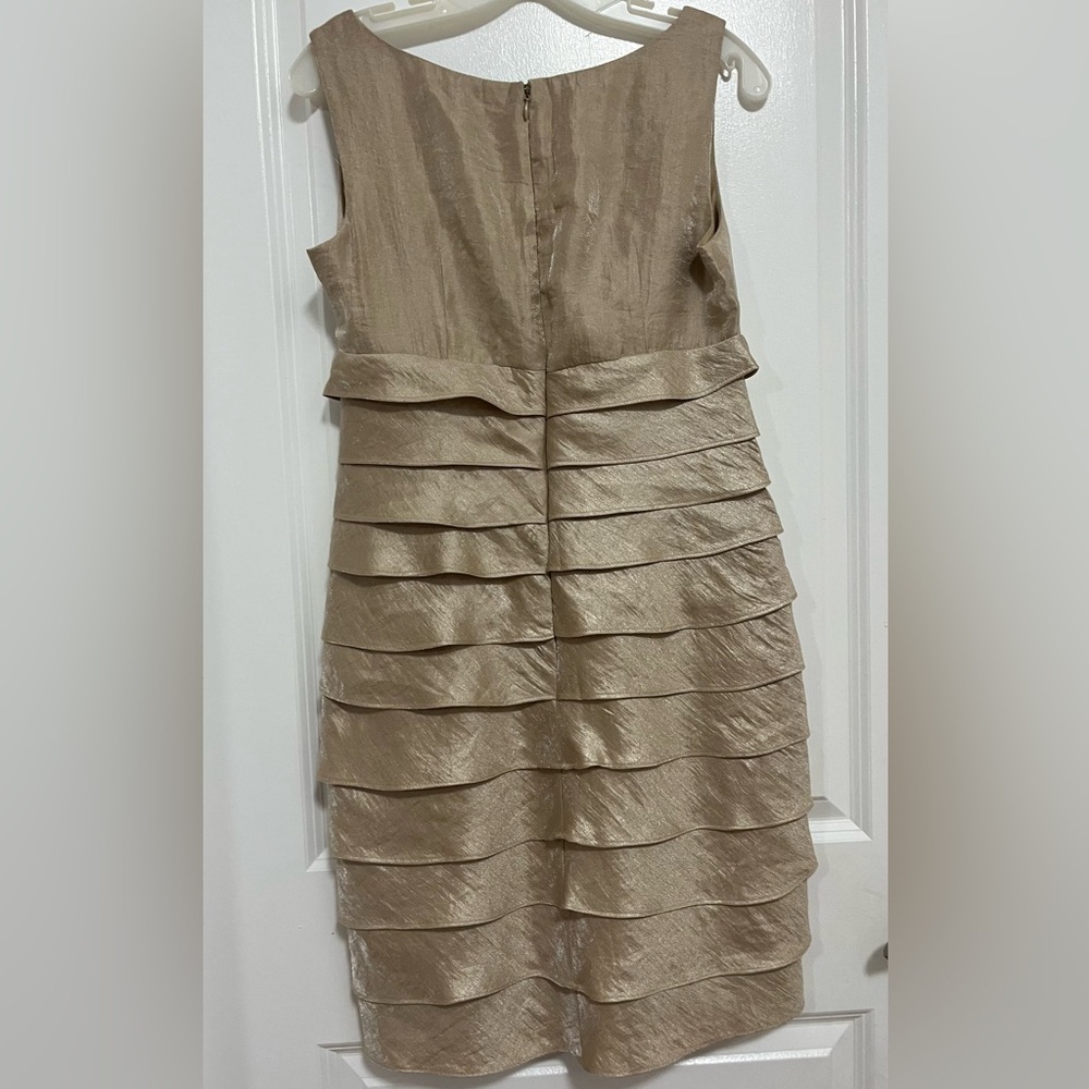 London Times Gold Tiered Cocktail Dress Size 8 Sleeveless V-Neck - Picture 5 of 9